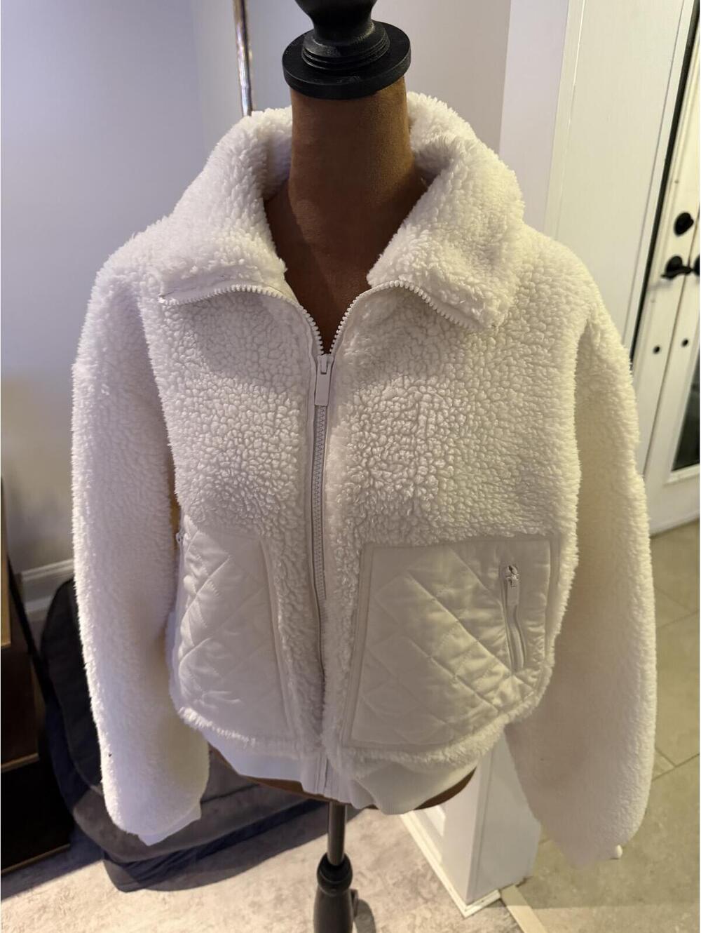 Excellent Alo White Sherpa Edge Fleece Zip-Up Jacket with Quilted Pockets M - Picture 2 of 7